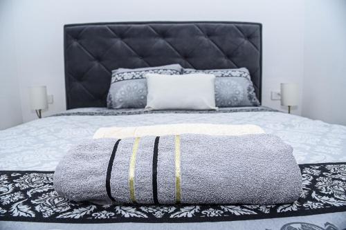 2 bedrooms, 5 beds