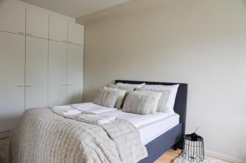 Cozy City Condo by BookLapland