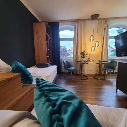 Apartmenthaus am See, Peacock Suite, Nähe Motorsportarena in Seehausen, Deutschland