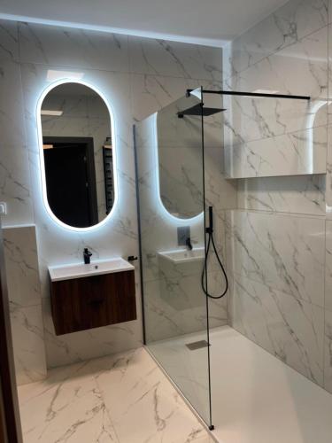 Zuhanyzó, Apartament Szmaragdowy-Aleja Wolności (Apartament Szmaragdowy-Aleja Wolnosci) in Nowy Sącz