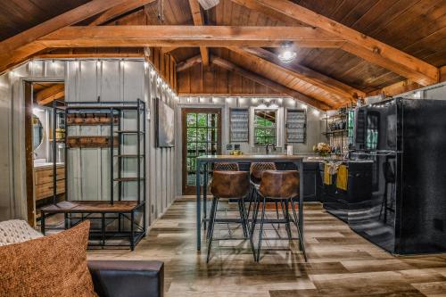 Lightn Bug Bungalow in Townsend, USA
