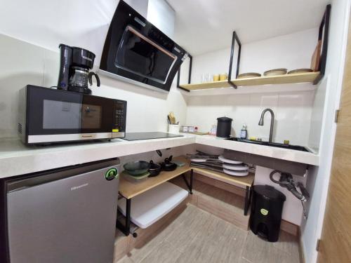 Kitchen, Bello y Luminoso Apto con Balcon cerca Miraflores Apto 7 near Centro Comercial Tikal Futura