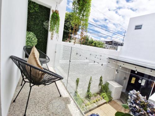 View, Bello y Luminoso Apto con Balcon cerca Miraflores Apto 7 near Centro Comercial Tikal Futura