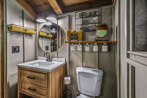 Lightn Bug Bungalow in Townsend, USA