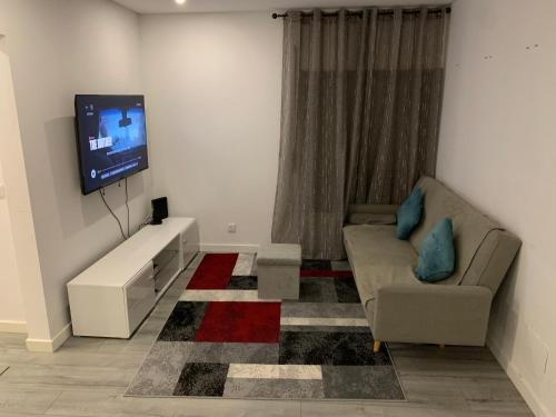 Shared Room with single bed in modern apartment, Costa da Caparica (Foto 9)