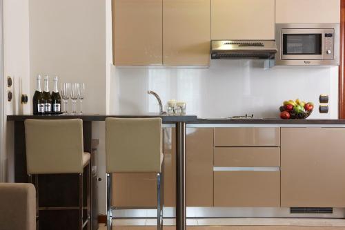 Ava Hotel and Suites - image 11