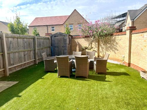 Kert, New Spacious Cambridge Townhouse 3bed-3bath in Longstanton