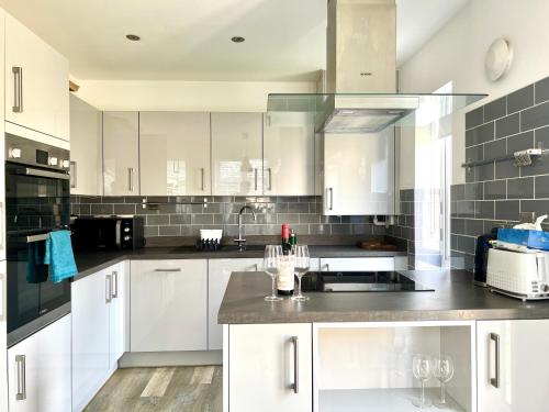 New Spacious Cambridge Townhouse 3bed-3bath in Longstanton