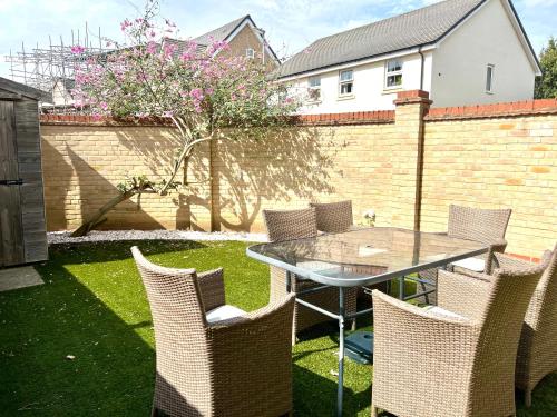 Kert, New Spacious Cambridge Townhouse 3bed-3bath in Longstanton