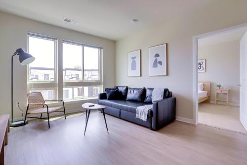 Stylish 2BR Condo in Alexandria in Alexandria, USA