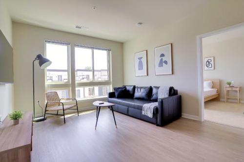 Stylish 2BR Condo in Alexandria in Alexandria, USA