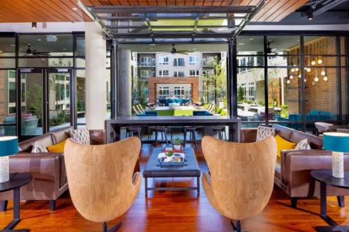 Stylish 2BR Condo in Alexandria in Alexandria, USA