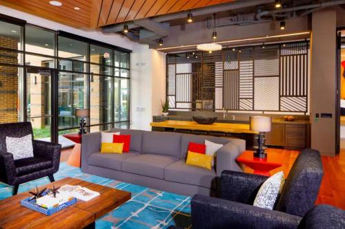 Stylish 2BR Condo in Alexandria in Alexandria, USA