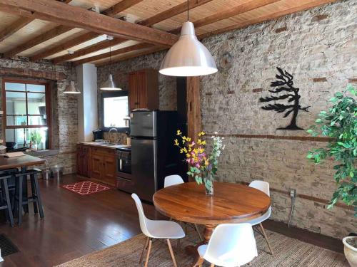 . Rustic Cozy Fireplace Getaway with Loft - Stone Mill Retreat