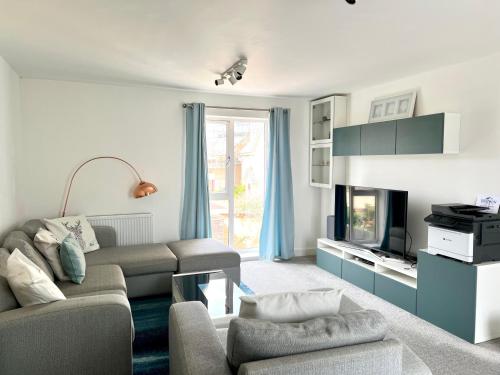 New Spacious Cambridge Townhouse 3bed-3bath in Longstanton