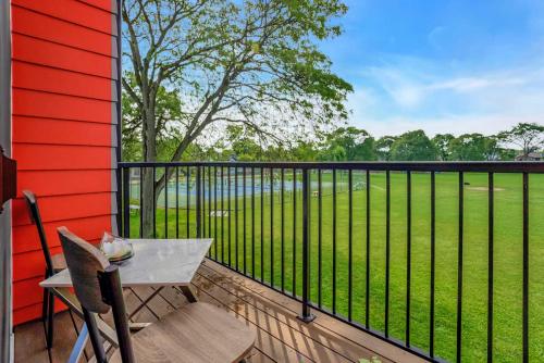 Luxe Condo Overlooking Park in เบอร์มิงแฮม