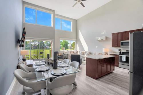 Luxe Condo Overlooking Park in เบอร์มิงแฮม