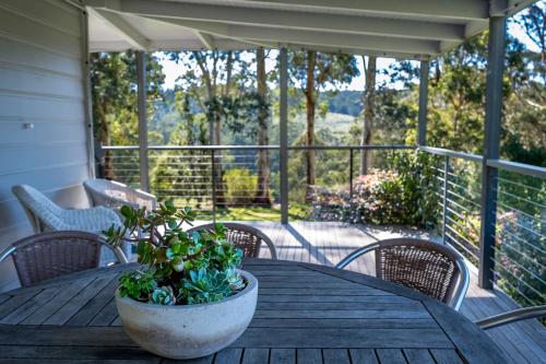 Létesítmények, Otway Valley Lodge - koalas in the garden, wood fired hot tub in Great Ocean Road - Johanna
