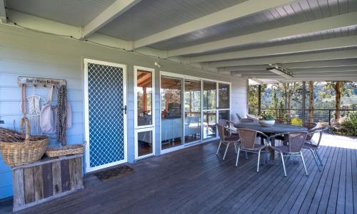 Létesítmények, Otway Valley Lodge - koalas in the garden, wood fired hot tub in Great Ocean Road - Johanna