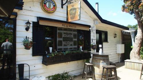 Restaurant, Mornington Peninsula Farmhouse in Arthurs Seat / Main Ridge