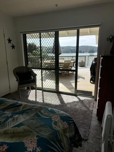 Water's Edge Holiday Home in Opua