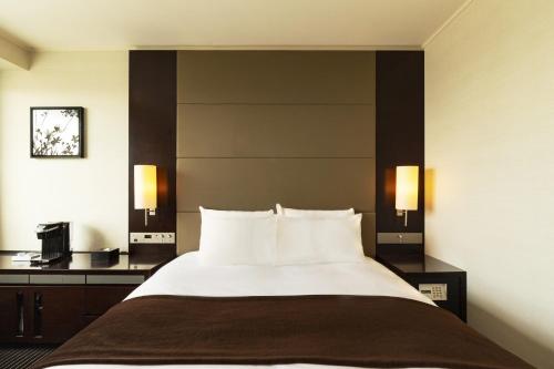 Main Tower 37th Floor Premier Double Room - Smoking image 10