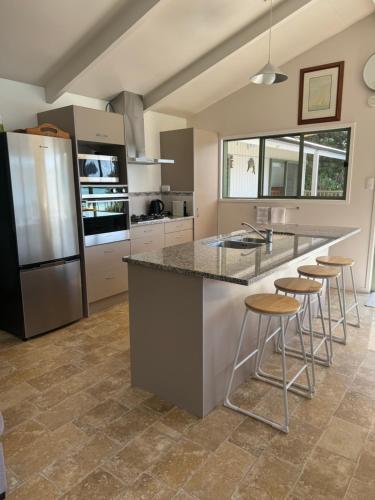 Water's Edge Holiday Home in Opua