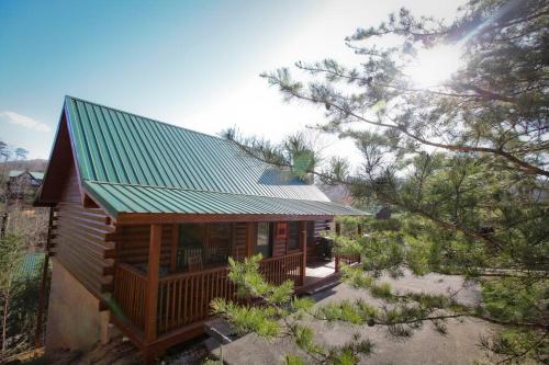 Moon Shadow - Beautiful Cabin 1 mile from Parkway, Pigeon Forge (photo 4)