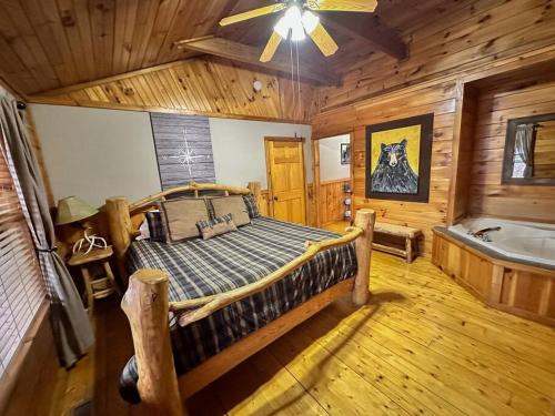 Moon Willow - one level cabin with 2 master suites in Walnut Grove, USA