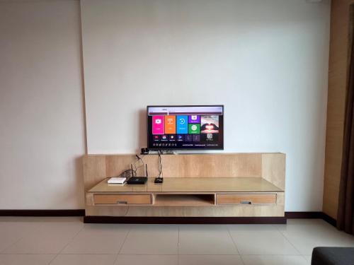Super Comfy BIG SPACE Condo In Imperial Suites Boulevard Mall Room Type - Four-Bedroom Apartment with Balcony Super Comfy BIG SPACE Condo In Imperial Suites Boulevard Mall Room Type - Four-Bedroom Apartment with Balcony