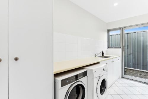 Views on Seascape - Beachfront accommodation