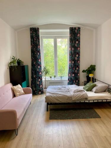 Cute botanical flat near by Žižkov tower, Praga
