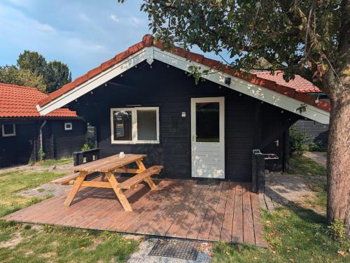 The Bee - Trekkershuts & Apartment Room Type - Bungalow with Garden View
