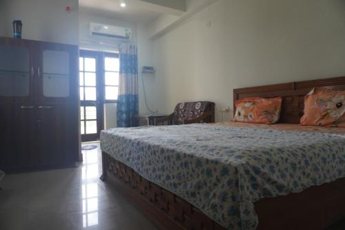 Har Ki Paudi 1 Bed Room Luxurious 2 in Shivalik Nagar