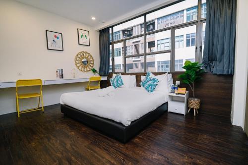 room detail thumbnail 1