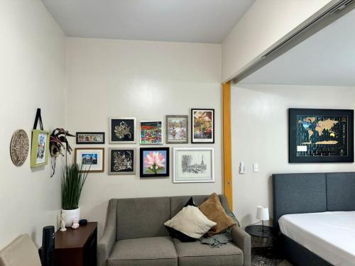 BGC 1BR unit linked to Uptown Mall with own parking - Tap to explore photos