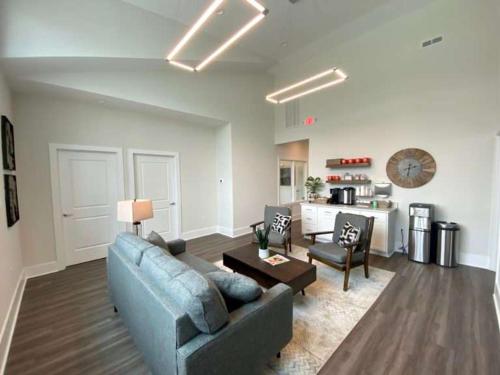 Vibrant Townhome with Pool Gym and Work Desk in Clemson, Vereinigte Staaten von Amerika