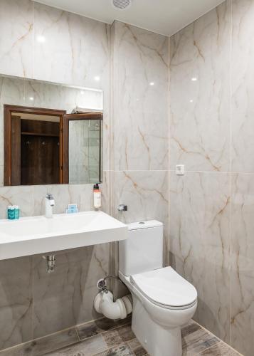 One-Bedroom Suite with Balcony and Sea View (4 Adults) image 6