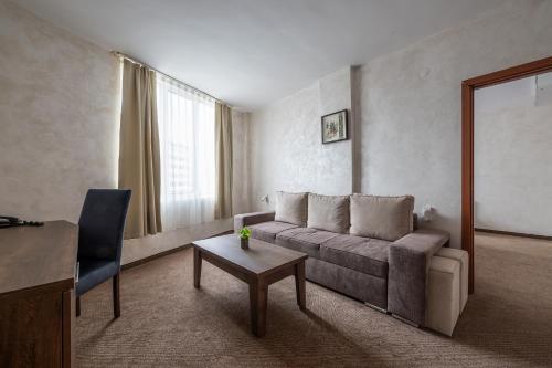 One-Bedroom Suite with Balcony and Sea View (4 Adults) image 4