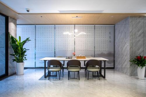 VX Hotel Shanghai Yixian Road Dabaishu – Shanghai, DC
