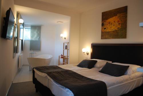 Deluxe Double Room with Bath