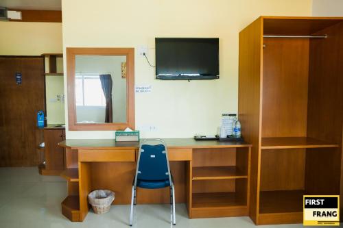 room detail thumbnail 2