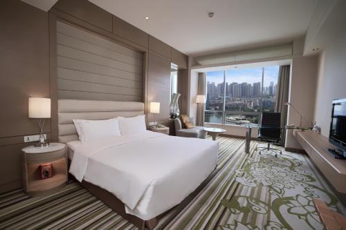 Standard King Room with River View room in Holiday Inn Tianjin Riverside By IHG