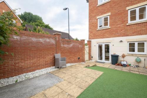 Foxherne 6 Bedroom 3Bath Serviced House 18 London 