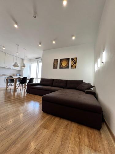 White Apartment Melnyka10 in Ivano-Frankivsk