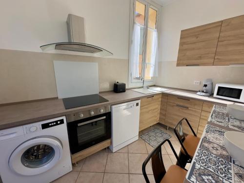Kitchen, Soleil et Confort - Appartement Moderne a Nice in Saint-Sylvestre