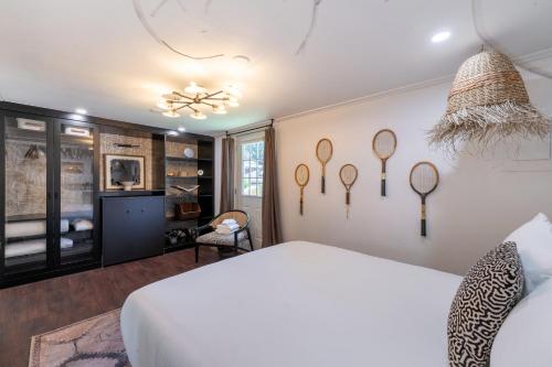 Charming 1BR Cabin with Netflix & Workspace Charming 1BR Cabin with Netflix & Workspace