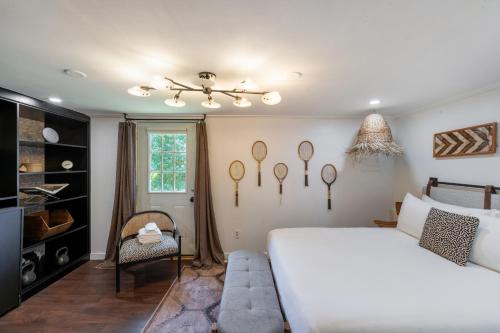 Charming 1BR Cabin with Netflix & Workspace Charming 1BR Cabin with Netflix & Workspace