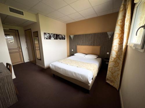 2 twin beds, 1 sofa bed