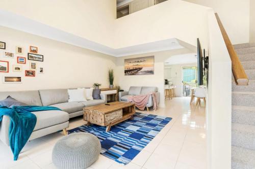 . Family Retreat Surf Beach NSW